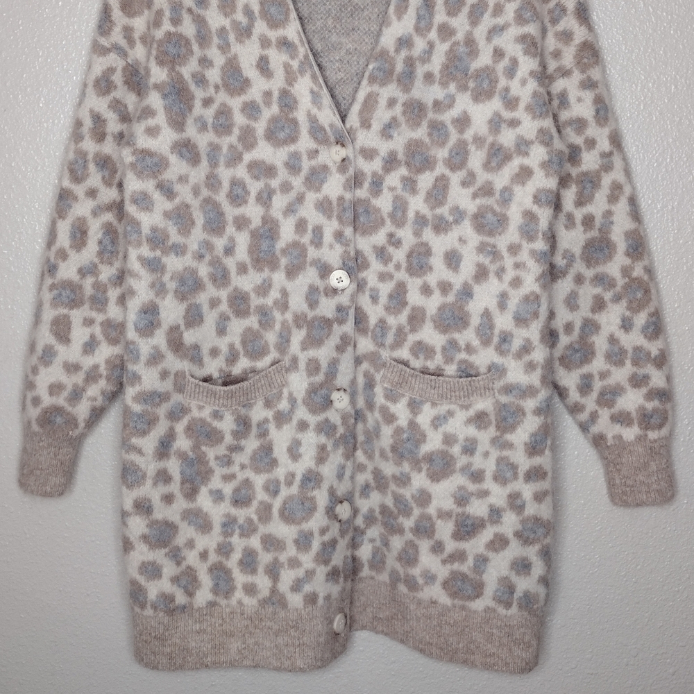 UGG RTW Alpaca Wool Blend Leopard Print Gray Cream Cardigan Sz M - Picture 4 of 13